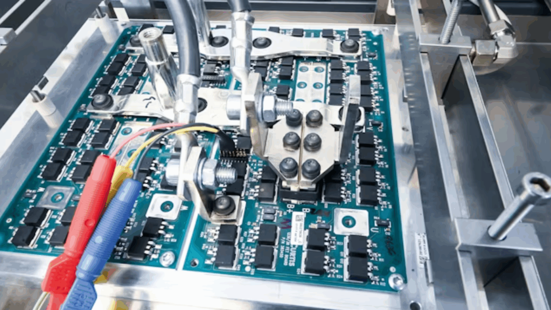 KeenusDesign nâng cấp kiểm thử nhiệt không phá hủy với Simcenter Micred