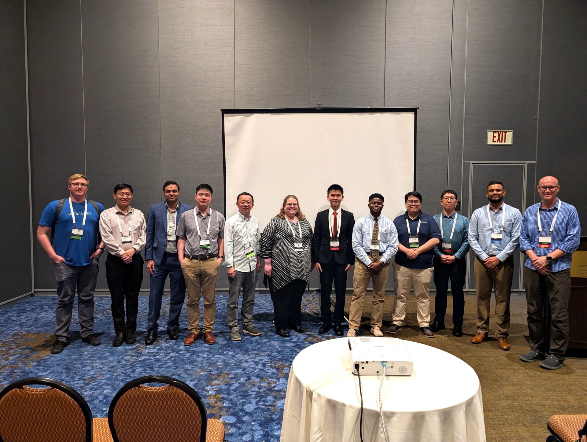 Hình kỷ niệm nhóm và các đội lọt vào chung kết