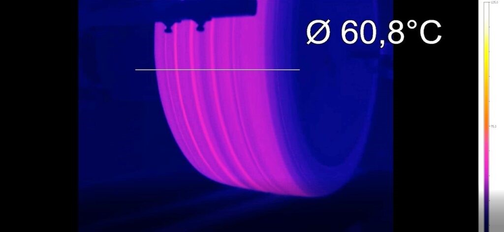 Nhiệt độ lốp xe và các bài toán mô phỏng ô tô khác với Simcenter Tire & Madymo.