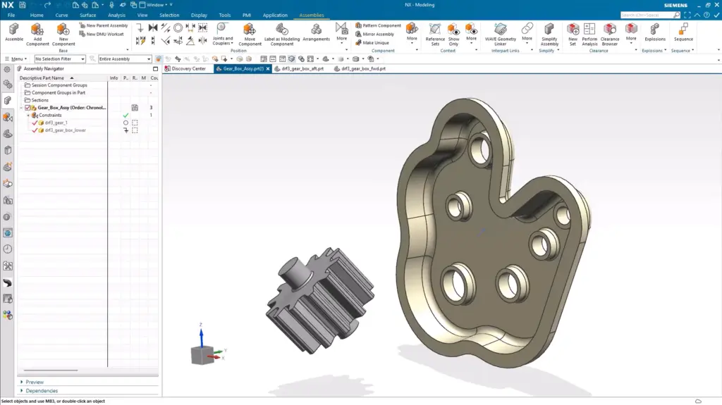Hình ảnh lắp ráp hộp số ban đầu với hai bánh răng và thân vỏ cho thấy cách ràng buộc hinge joint và các vector được thiết lập trong NX